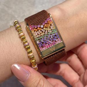 Silberne Moissanit-Schutzhülle für Smart-Fitness-Tracker mit Regenbogen-Blumenmosaik, Luxuriöses Steinbesetztes Zubehör - Product Image 1