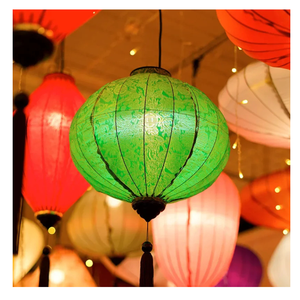Colección de Faroles Tradicionales de Hoi An, Faroles Colgantes Hechos a Mano en Vietnam, Lámparas Decorativas de Inspiración Asiática - Product Image 3