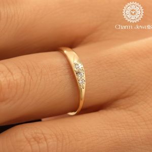 Bague de fiançailles classique pour femme en argent avec moissanite taille brillant rond, sertie à griffes, certifiée IGI, 3g - Product Image 3