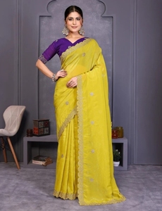 Sari de Mezcla de Seda Bollywood Reversible de Secado Rápido y Sin Arrugas con Bordado KV (Amarillo) para Fiestas y Bodas de Otoño - Product Image 3