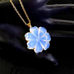 Colgante de flor de opalita grande, collar de cristal tallado a mano para mujer, colgante de piedras preciosas, regalo de cumpleaños, joyería hecha a mano - Product Image 2
