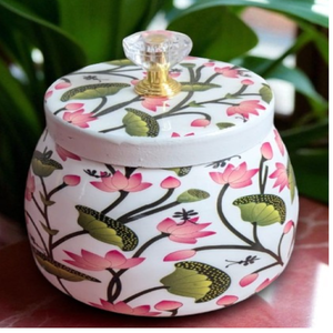 Ensemble de rangement modulaire avec motifs de vaches sur pichwai métallique, pots décoratifs avec plateau, disponible à prix de gros. - Product Image 2