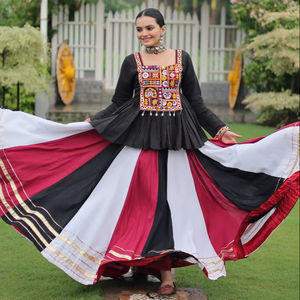 Lehenga Choli Traditionnel en Coton pour Femme avec Broderies Gota Patti, Séchage Rapide, Idéal pour les Festivals de Navratri et Diwali, Design Spirituel et Ludique - Product Image 1