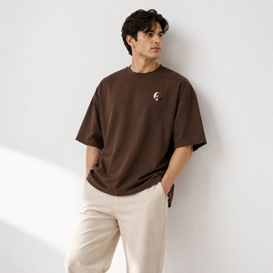 เสื้อยืดโอเวอร์ไซส์พรีเมียมสำหรับผู้ชาย ดีไซน์ทรงหลวม สวมใส่สบาย เนื้อผ้าทนทาน และสไตล์ที่หลากหลายสำหรับคนยุคใหม่ - Product Image 5