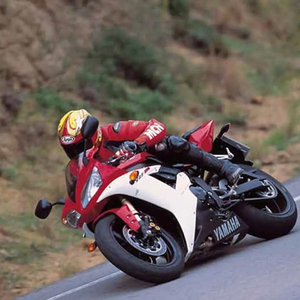 Superbike à couple élevé pour une accélération extrême, utilisant une Yamaha R1 1000cc, pour une expérience de conduite sportive. - Product Image 1