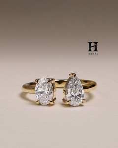 Anillo de compromiso y boda personalizado Toi et Moi de oro de 14K con diamantes cultivados en laboratorio de corte ovalado y pera, diseño de doble piedra entrelazada. - Product Image 1