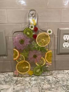 Petite planche à découper en bois et résine pour cuisines compactes, appartements, préparation de collations, découpe de fruits, service de fromage - Product Image 2