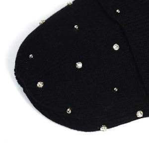Gorros Jacquard Personalizados con Pedrería, Gorros de Invierno Cálidos y Elegantes con Pedrería Brillante, Hechos en Pakistán - Product Image 3
