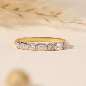 Anillo de Boda con Diamantes Cultivados en Laboratorio, Corte Esmeralda y Redondo, Anillo con Diamantes Engastados en Bisel, Anillo de Aniversario para Ella, Joyería de Diamantes - Product Image 1