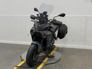 Motocyclettes 900 Tracer haute performance 888cc 2022 - 2026 avec moteur bicylindre en ligne comparable à vendre - Product Image 2