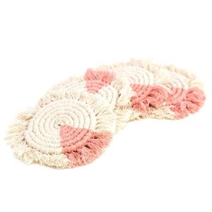 Posavasos de macramé artesanales de estilo moderno - juego de posavasos redondos de algodón tejido estilo boho con borlas para todo tipo de tazas y vasos - Product Image 1