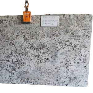 El mejor precio para baldosas y losas de granito blanco de Alaska, encimeras de diseño moderno de lujo de la India, acabado superficial pulido - Product Image 1