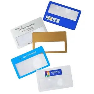 Formato carta di biglietti da visita di credito libertà grafica portafoglio lente di ingrandimento