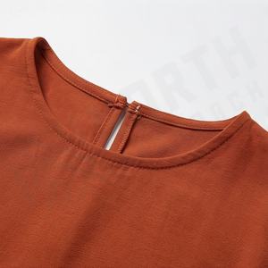 Ensemble de tenue musulmane décontractée d'été deux pièces, style modeste, avec dentelle, perles, manches papillon, abaya et hijab rectangulaire - Product Image 4