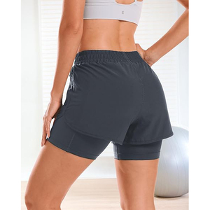 Shorts de course 2 en 1 gris foncé taille haute pour femme, shorts de sport fluides en polyester à séchage rapide avec poche zippée - Product Image 3