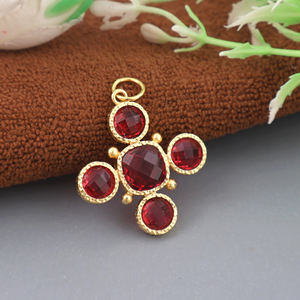 Colgante de Cruz Minimalista Vintage de Latón Chapado en Oro de 18k con Textura de Cuentas y Cuarzo Rubí de Corte Cojín, Joyería Ligera con Piedra - Product Image 2