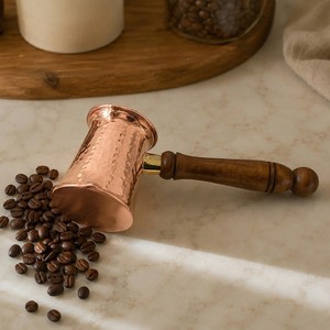 Cezve Tradicional para Café Grabado con Mango Largo de Madera - Product Image 2