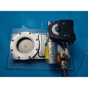 Válvula de Aislamiento de Péndulo al Vacío VAT 14040-JE44-0003, Usada como Pieza de Repuesto para Equipos Legacy Semiconductor - Product Image 6