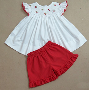 Robe pour bébé fille en coton blanc à manches bouffantes, brodée de cerises, style smocké, pour fête ou occasion décontractée - Product Image 3