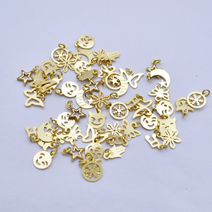 Colgante de dije de diablo en tono dorado con cara sonriente, accesorio divertido y moderno para la creación de joyas, para collares y pulseras - Product Image 6
