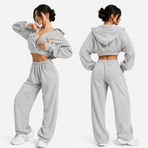 Ensemble de survêtement athleisure deux pièces pour femme, personnalisé, rouge, avec haut court zippé et pantalon large, tenue décontractée streetwear et de détente - Product Image 2