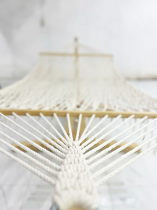 เก้าอี้แขวนทำมือจากผ้าฝ้ายและโพลีเอสเตอร์ JNC Macrame สไตล์มินิมอล สีขาว สำหรับใช้งานกลางแจ้ง ทนทาน เป็นมิตรกับสิ่งแวดล้อม เหมาะสำหรับวิลล่า โรงแรม ระเบียงพักผ่อน - Product Image 2