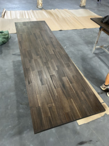 Panneaux d'intérieur en bois massif d'acacia de qualité AB de couleur expresso finis avec de la cire et de l'huile pour la cuisine - Product Image 6