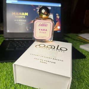 Perfume Pink Eau De Parfum 50ml para Mujer, Lujoso y Clásico, Empaque Satinado, Tapa Esférica Dorada, Aroma Floral Oriental Dulce y Duradero - Product Image 1