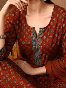 <b>Women</b> Floral Printed Cotton <b>Kurta</b> Set With Trousers And Dupatta Ankle Length Regular Fit Traditional Style <b>For</b> Casual Wear - Product Image 4