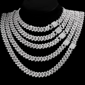 Chaîne cubaine hip-hop en moissanite diamantée la plus vendue en argent sterling 925 pour hommes, collier streetwear de luxe disponible à la vente - Product Image 3