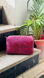 กระเป๋าเครื่องสำอางกันน้ำแบบกำมะหยี่รักษ์โลกจาก Veer Handicrafts พร้อมซิปปิด หูหิ้วนุ่ม ขนาดกลาง เหมาะสำหรับการเดินทาง - Product Image 2