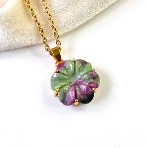 Colgante de Flor de Rubí Zoisita AAA, Collar de Flor de Cristal para Mujer, Colgante de Gema de Rubí Zoisita Tallado a Mano, Venta al por Mayor a Granel - Product Image 5