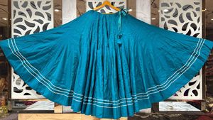 Falda Premium de Seda Romana Multi Kali con Diseño de 100 Kali, 15 Metros de Largo, Estilo Tradicional Festivo para Mujer - Product Image 6