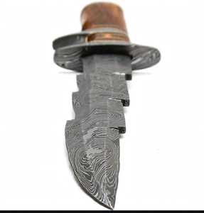 Outil artisanal en acier Damas forgé à la main, à manche en bois, avec double protection, pièce de collection - Product Image 4