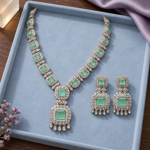 Conjunto de Collar y Pendientes Cuadrados de Circonita Cúbica de Menta de Calidad Premium, Nivel de Fábrica - Product Image 2