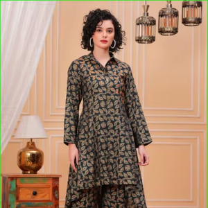 Conjunto de Kurta Asimétrica Verde Kala Khatta Bordada a Mano - Product Image 1