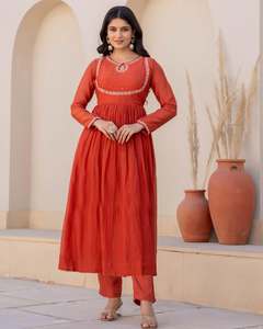 Ensemble tendance pour femmes : Kurti droit en viscose de soie brodé orange avec pantalon en viscose de soie et dupatta en soie - Product Image 4