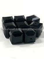 Cube de développement en marbre noir au design fabuleux, forme attrayante, écologique, moderne, formes carrées robustes et faciles à assembler