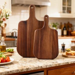 Planche à découper élégante avec poignée et trou de suspension, finition lisse, surface compatible avec les couteaux, idéale pour couper, servir et utiliser en cuisine - Product Image 3