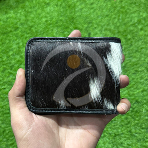 Portefeuille en cuir de vachette premium, cuir à poils, portefeuille homme à deux volets, fait main, design fin pour cartes - Product Image 1