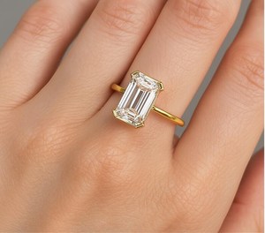 Bague solitaire en diamant taille émeraude scintillant de 3,00 carats, cultivé en laboratoire, en or jaune 14 carats, cadeau de fiançailles surprise pour votre bien-aimée - Product Image 1