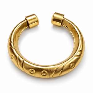 Brazalete de latón dorado antiguo con patrón tribal grabado, brazalete abierto, joyería al por mayor, fabricante y proveedor - Product Image 1