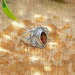 แหวนเงินแท้ 925 ประดับพลอยโกเมนสีแดงธรรมชาติ ทำมือ สไตล์โบฮีเมียน สำหรับผู้หญิง ดีไซน์วินเทจลายชนเผ่า - Product Image 5