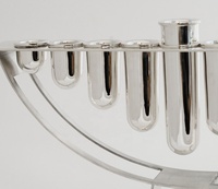 Nouvelle Arrivée Ménorah à 9 Branches Style Contemporain Aluminium Poli Miroir Argent Porte-Bougie de Noël Personnalisé Cadeau Judaïca