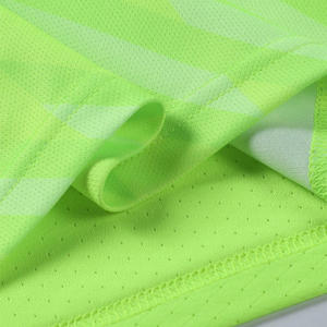 Uniforme de Fútbol Ligero y Transpirable, Jersey y Pantalones Cortos Personalizados por Sublimación, Protección UV y Absorción de Humedad - Product Image 4