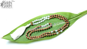 Collar de Moda con Cuentas de Cuarzo Rosa Anudadas y Madera de Sándalo, Elegante Accesorio para el Año Nuevo - Product Image 3