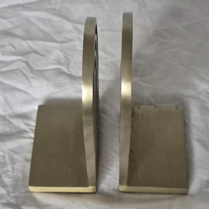 Sujetalibros Minimalistas Tradicionales de Aluminio para Escritorio u Oficina, Diseño Elegante, Personalizables y Confiables - Product Image 3