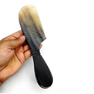 Peigne en corne de buffle naturelle de qualité supérieure, à dents fines, écologique, fait main FAIZA CRAFT pour usage en salon, soin professionnel des cheveux - Product Image 1