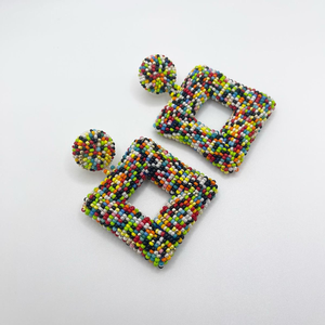 Boucles d'oreilles artisanales de qualité supérieure, brodées de perles, avec perles de rocaille, pour décoration de mariage et cadeau - Product Image 5