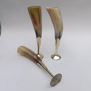 Verre à champagne en corne naturelle sculpté à la main, toucher réel, pied décoratif, gobelet à vin moderne et élégant pour événements spéciaux et mariages - Product Image 5